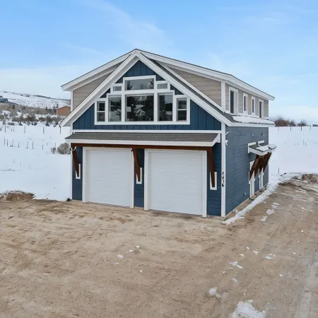Bear Lake Cabin Sleeps 12! Game Room! Plenty of Parking for Cars and Toys!