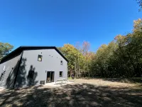 Spacious cabin minutes from recreational trails & Round Lake - 주방