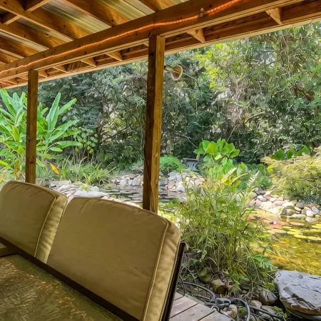 Secluded nature escape. 8 min. to Robert Trent Jones and 5 min. to downtown.