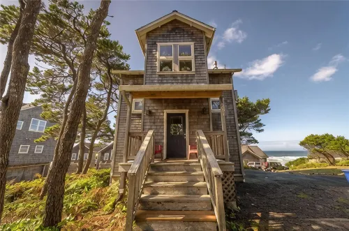 Cloud Nine - A Charming Ocean View Home with Hot Tub & Fire Pit in Belle Beach! - Wifi