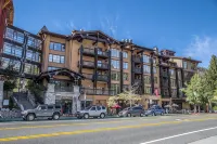 3-bedroom Penthouse in the Village/ walk to the Gondola/ top floor. - 4-Star