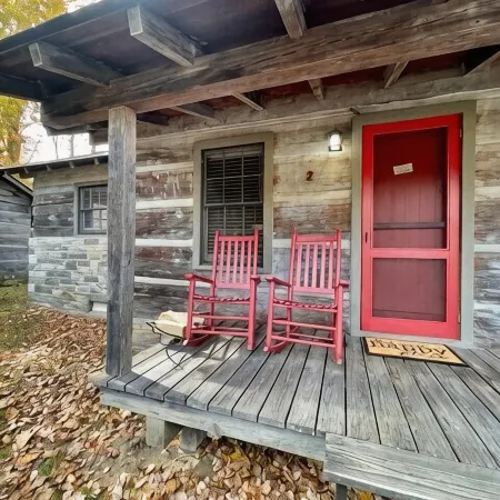 Cabin 2 - 1 Bedroom Cabin with Campbell Creek view in Pioneer Village