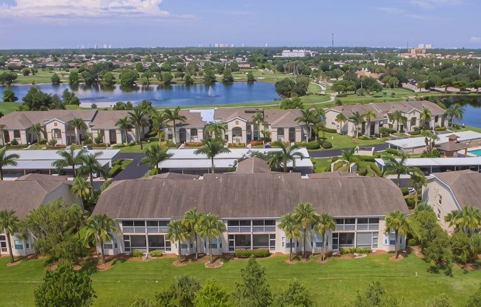 Gorgeous Newly Furnished Condo in Gated Golf Course of Stoneybrook