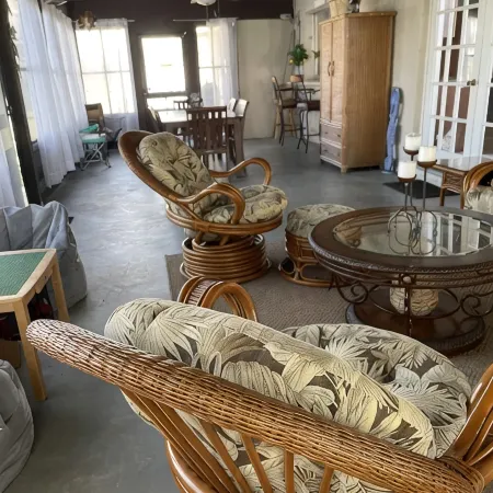 Cozy Water Front 2 Bedroom 2 Bathroom Home with Lake Access and Fenced Backyard.