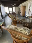 Cozy Water Front 2 Bedroom 2 Bathroom Home with Lake Access and Fenced Backyard. - Wifi