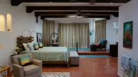 Damselfly Studio. Contemporary, comfortable retreat with gorgeous views near SNP - Condos