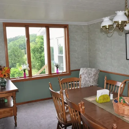 Five W Ranch -Sugar Hill Farm location- Private, Five Minutes From Downtown!