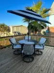 Boho Beach Bungalow with new deck walking distance from the Gulf - 3つ星