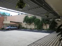 Clifton Motel - parking