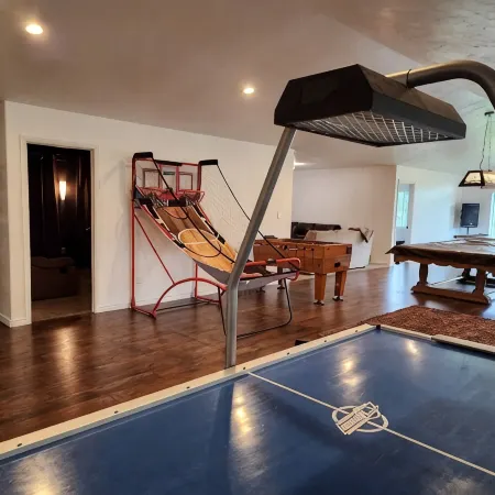 Spacious Riverside Four Bedroom Retreat