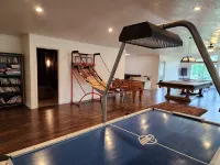Spacious Riverside Four Bedroom Retreat - Wifi
