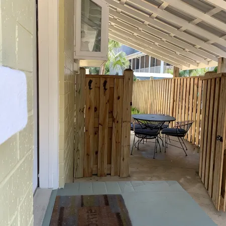Walk to Beach & 7 Restaurants. Our 1950’s 3 Bed & 2 Bath Cottage is Fantastic!