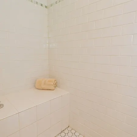 5Br w/ Heated Pool Near Beaches & Newport