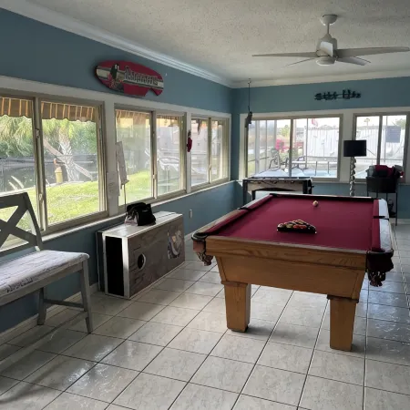 Huge 6 Bedroom-4 Bath Waterfront Gulf/Heated Pool-Dock Pets Allowed W/Fee.