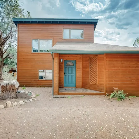 This loft style home is a perfect romantic getaway! Near to shopping and hiking!