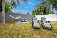 Spacious & Fun Family Gem / Pool, Beach, Blue Jays - Swimmingpools