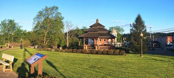Superb British Colonial holiday home, greenhouse, outdoor deck, tropical garden Отели в г. Кабелл
