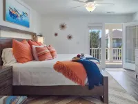 Surfside Clubhouse: Steps to Beach & Heated Pool and Arcade Games! - con encanto