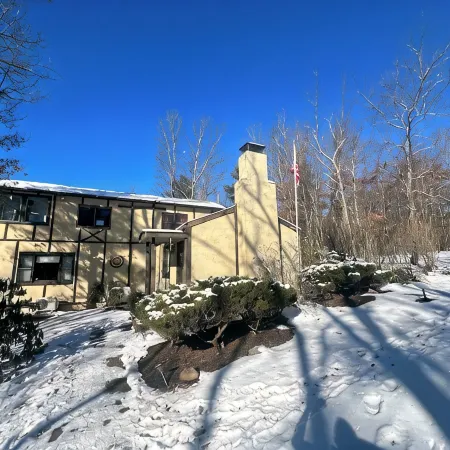 Relaxing & Rejuvenating Retreat w/Hot tub, Pool, Sauna, & Games for family+pets