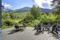 The Alyeska View: Base of Alyeska with a Hot Tub! - Wifi