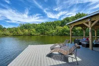 Luxury LAKEFRONT 7Bdr/7.5Ba -Huge Boathouse in Quiet Cove-Public Side-Stunning - Træningscentre