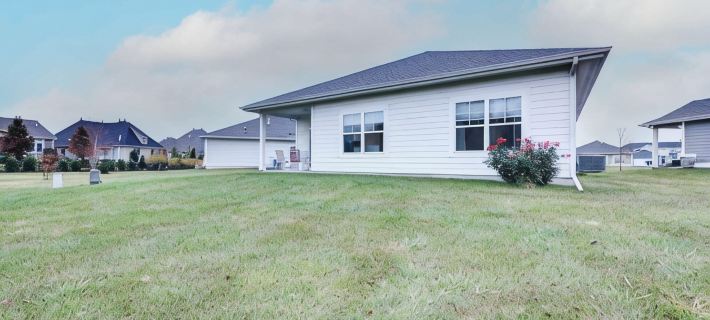 New Spacious 4-bedroom house in charming Ankeny with WiFi, AC-Prime Location Hotels in Ankeny