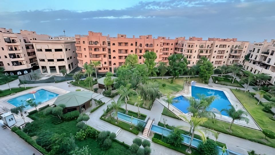 Chez Mams Guest House - Private Rooms in a Resort-Style Apartment Complex