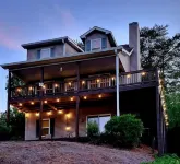 Spacious Mountain Home in Helen Georgia! Innsbruck Community Hot Tub! Fire Pit! - 3성급