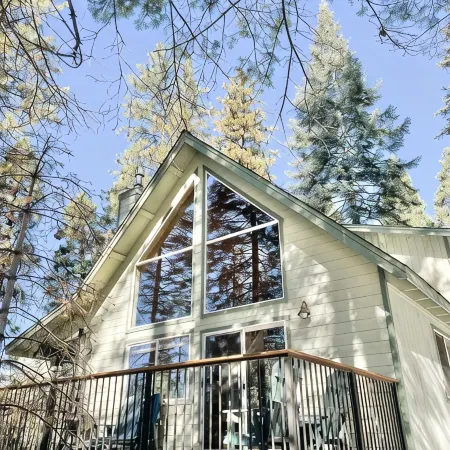 Hibernation Station Peaceful Cabin Retreat - Fireplace, Hiking, Blue Lake Spring
