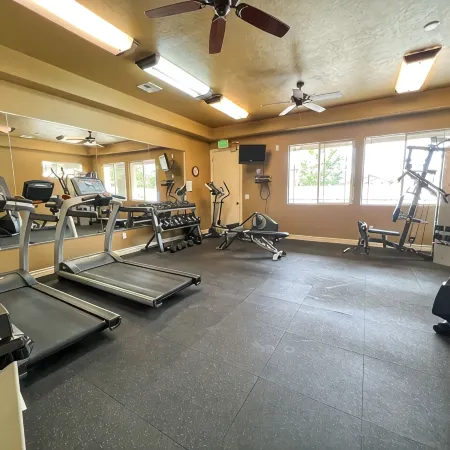 Super cute, family friendly, pool, rec room, near Zion, Bryce, & Shakespeare