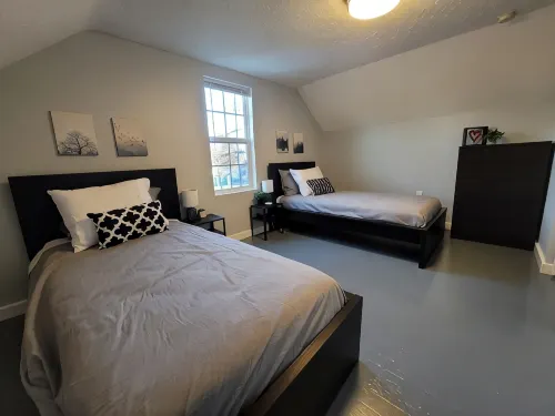 Cozy 4 Bedroom Home Away from Home - Wifi