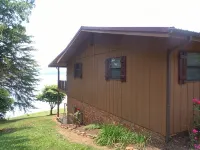 What a view of Lake Cherokee - Homestays