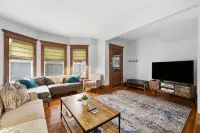 Beautifully Renovated 3 bedroom Elmwood Village Apt - 2 stjerner