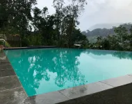 Cranford Railway Retreat - Infinity Pools