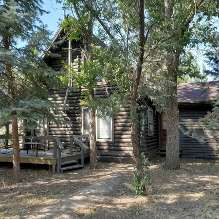 Glendo Log Home Close to Lake