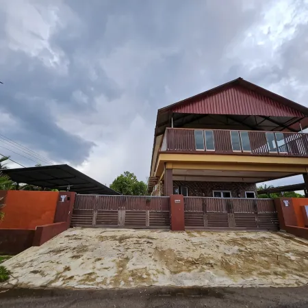 The Blue Guest House, WiFi, Free Parking, Aulong