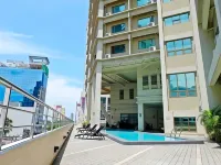 Mandarin Plaza Hotel - Kolam Renang