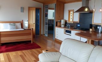 Woodbridge Hill Hideaway