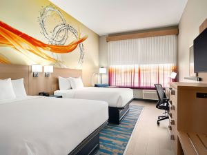 La Quinta Inn & Suites by Wyndham San Antonio Seaworld/Lafb