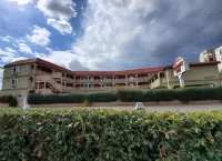 Colony Inn Hotels near Pierce Brothers Valhalla Memorial Park and Mortuary