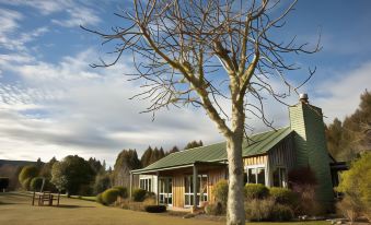 Whakaipo Lodge