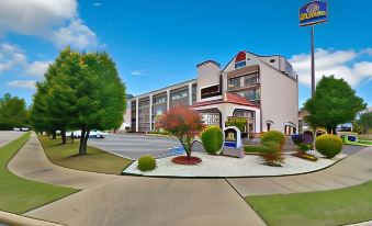 Econo Lodge Inn & Suites Memphis