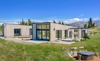 Lake Pukaki - Lake House