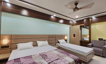 Staymaker Hotel Bhagwan - Only Indian Citizens Allowed