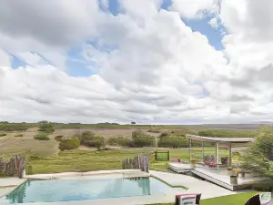 何洛西娛樂旅館