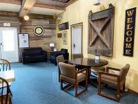 Lake Ontario Motel & Inn - parking