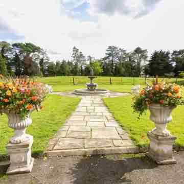 Brookhall Cottages Hotel Exterior