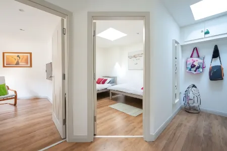 The Anchor Apartments Отели рядом с достопримечательностью «Даунпатрик энд Вниз Рейлуэй»