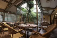 Hôtel Au Petit Caporal Hotels in Charenton-le-Pont