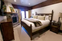 Deluxe King Room with Fireplace Hotel Room Hotels in Midway